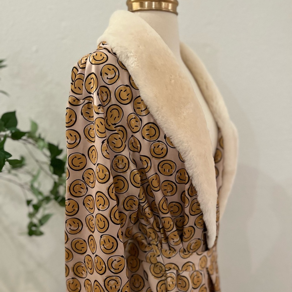 Australia Luxe Collective Empress Long Satin Smiles Smiley Face Robe - Picture 13 of 16